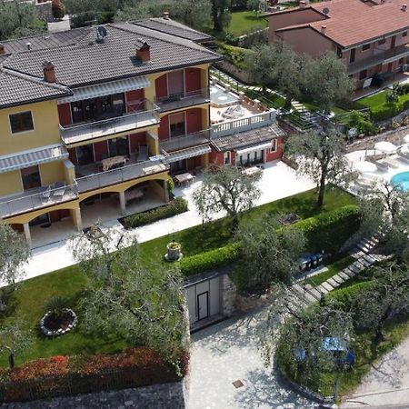 Villa Due Leoni - Residence Бренцоне-суль-Гарда Экстерьер фото