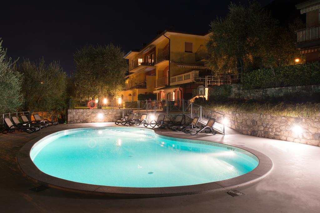 Villa Due Leoni - Residence Бренцоне-суль-Гарда Экстерьер фото