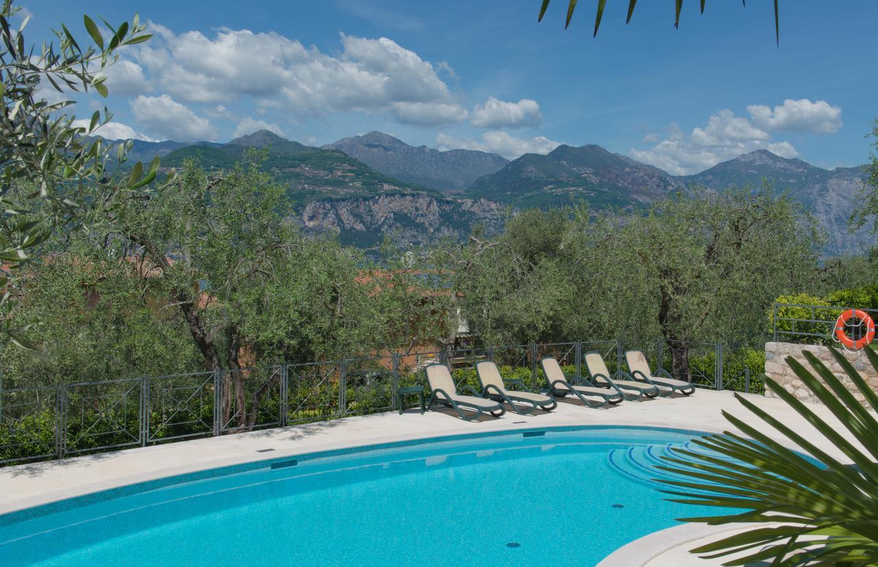 Villa Due Leoni - Residence Бренцоне-суль-Гарда Экстерьер фото
